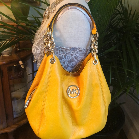 Michael Kors Handbags - Michael Kors Gorgeous Soft Yellow Leather Purse